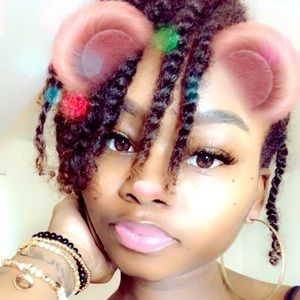 Meet your Posher, Mayia